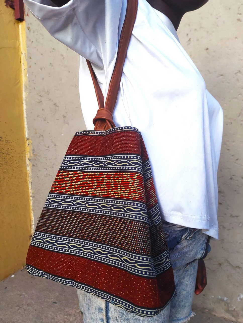 Lyeti Knot Bag