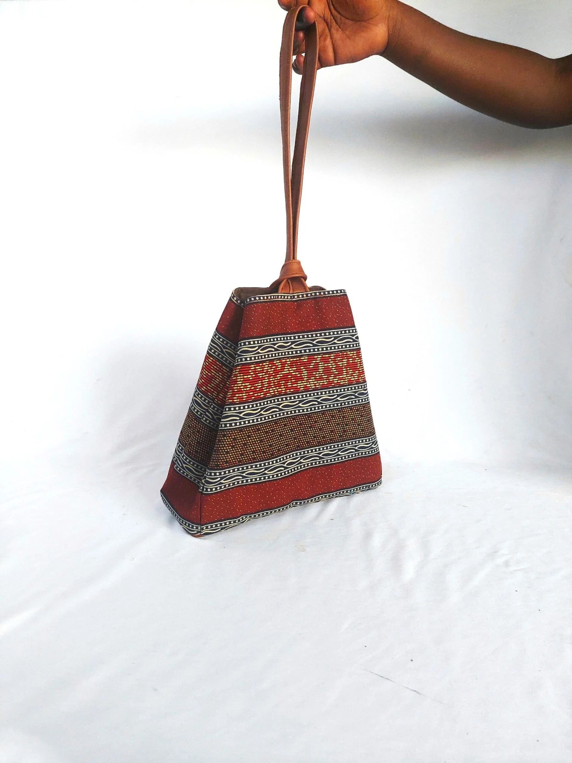 Lyeti Knot Bag