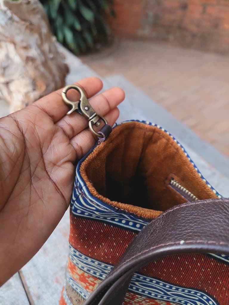 Lyeti Knot Bag