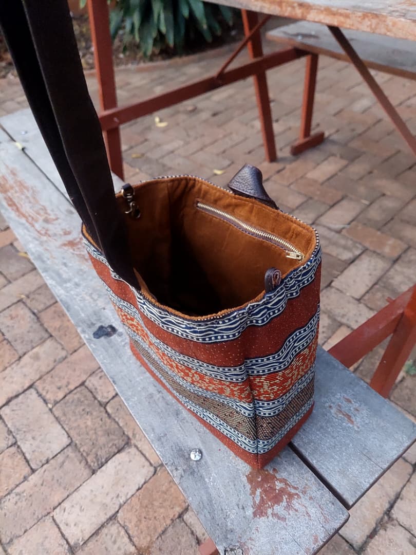 Lyeti Knot Bag