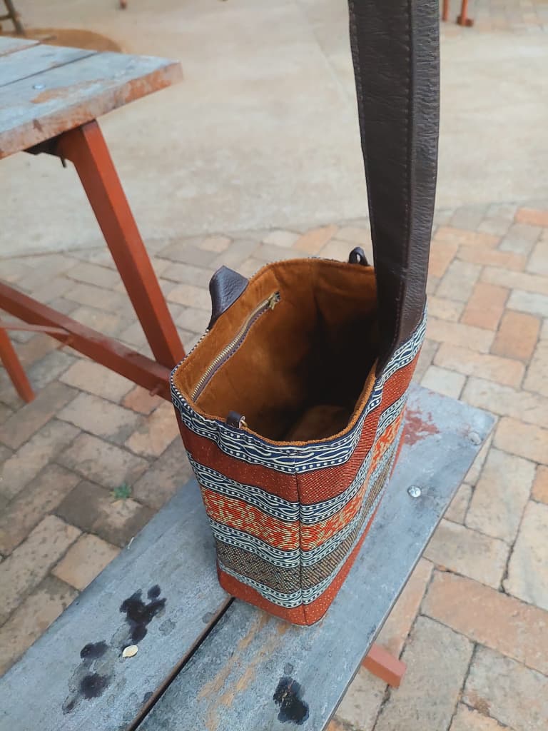 Lyeti Knot Bag