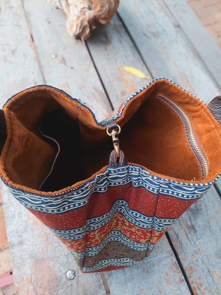 Lyeti Knot Bag