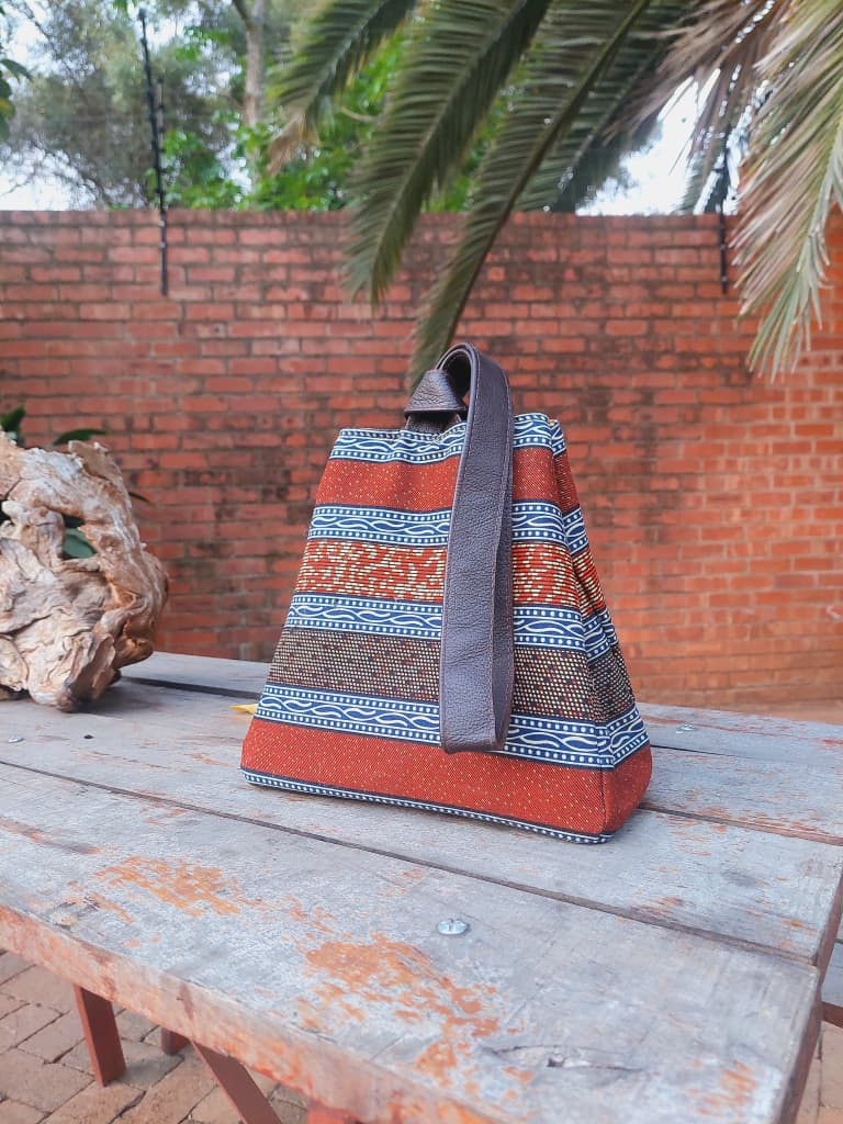 Lyeti Knot Bag