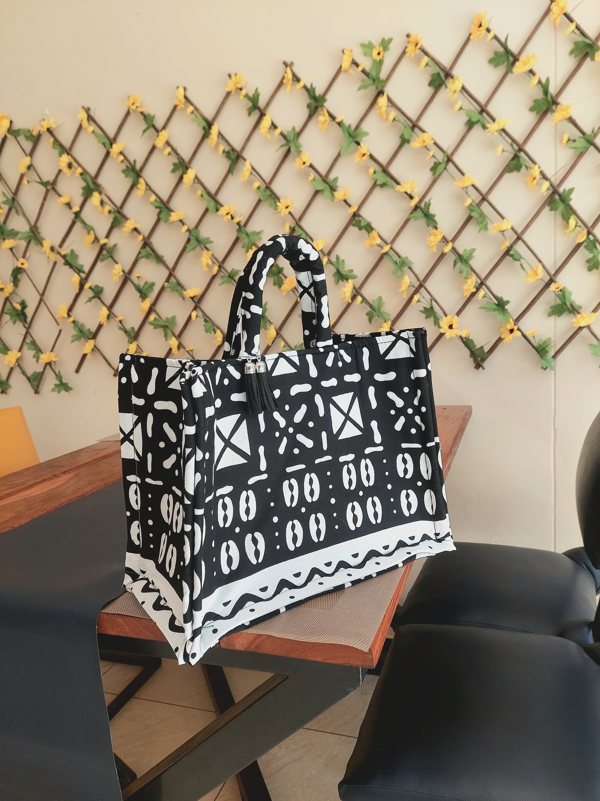 Telsi Midi Tote Bag