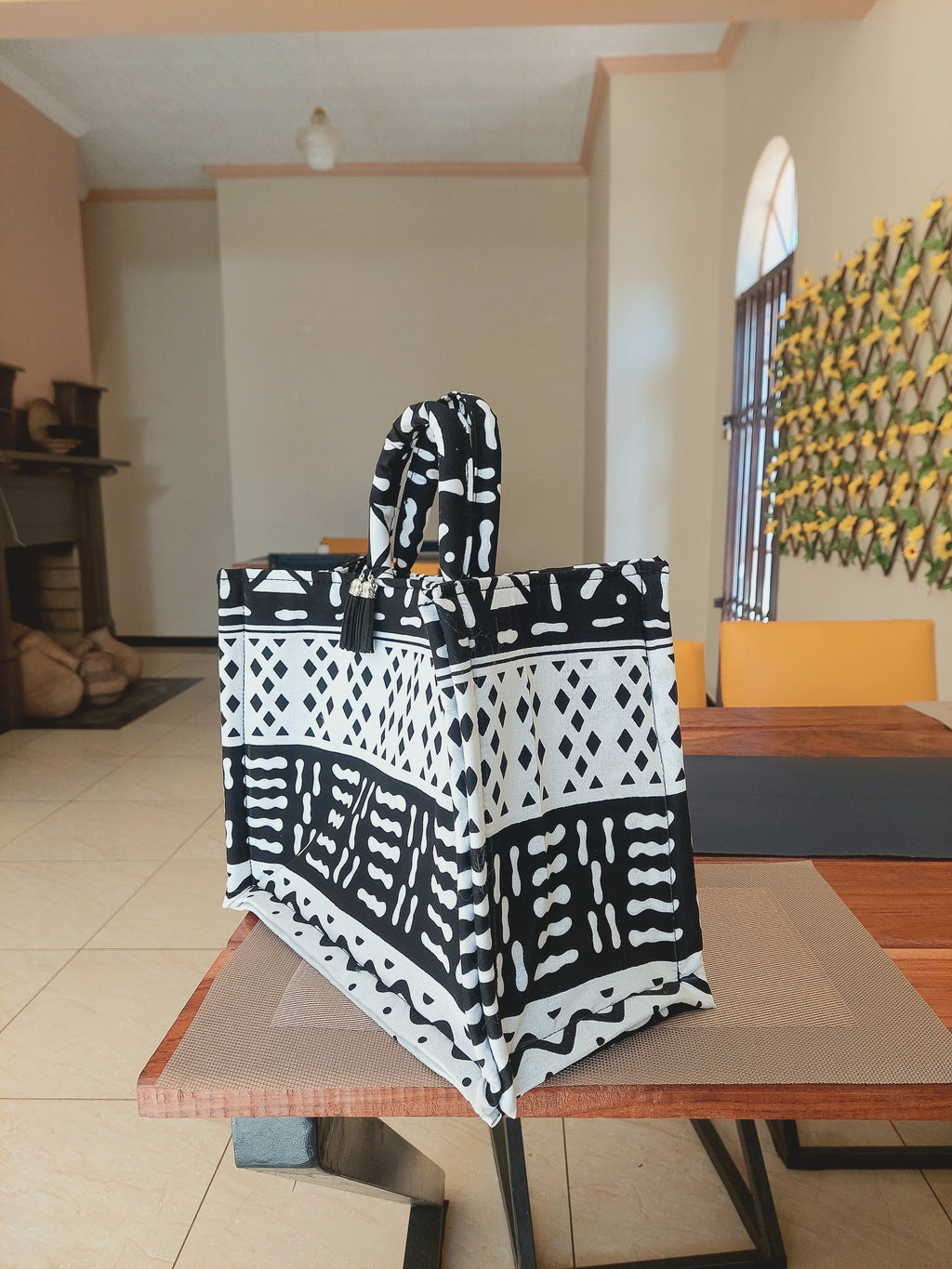 Telsi Midi Tote Bag