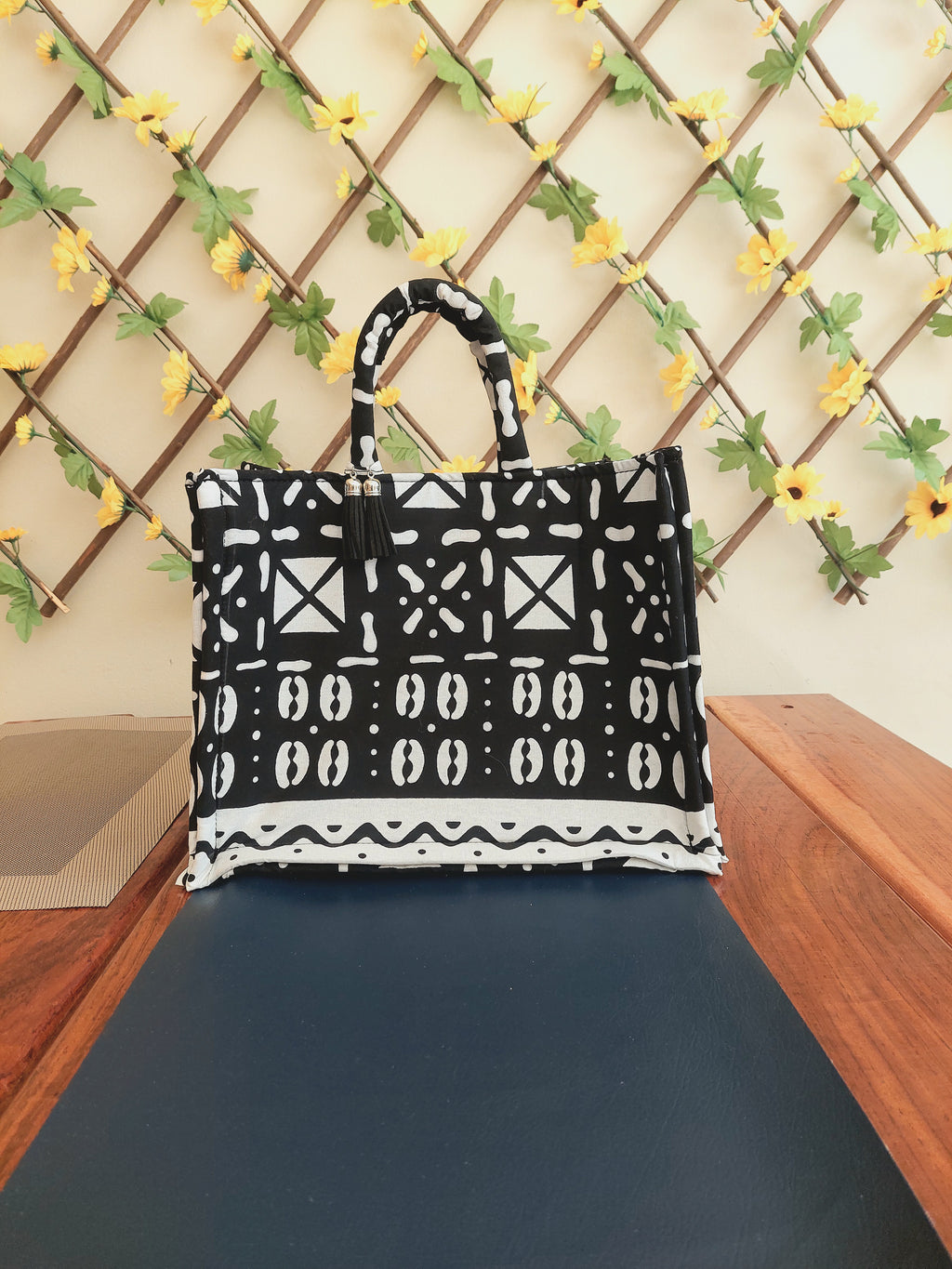 Telsi Midi Tote Bag